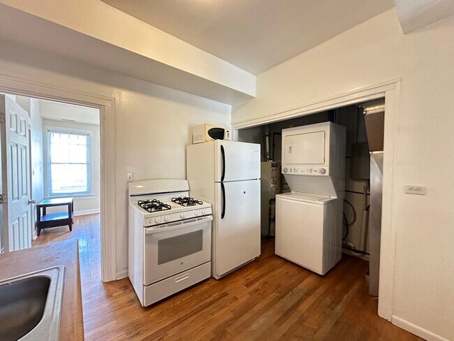 Building Photo - 4550 N Western Ave