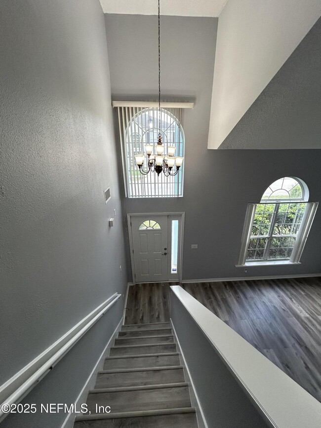 Building Photo - 10258 Meadow Point Dr