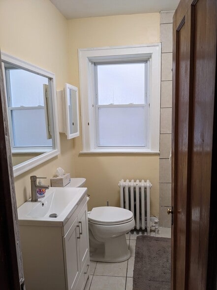 Building Photo - 1833 Gunderson Ave