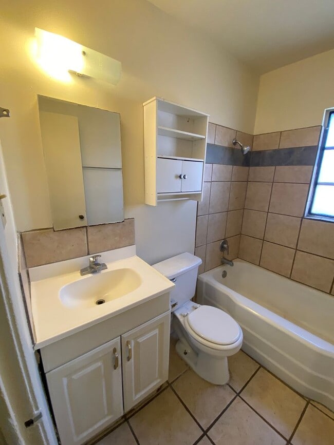 Building Photo - Beautiful 3 Bedroom Home! Available Now!