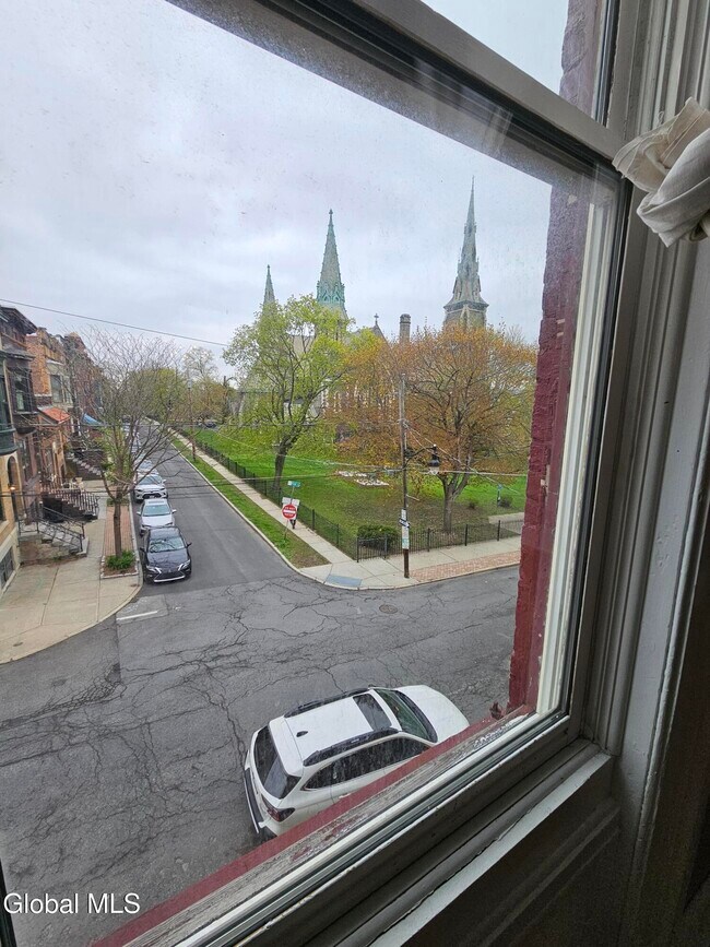 Building Photo - 32 1st St