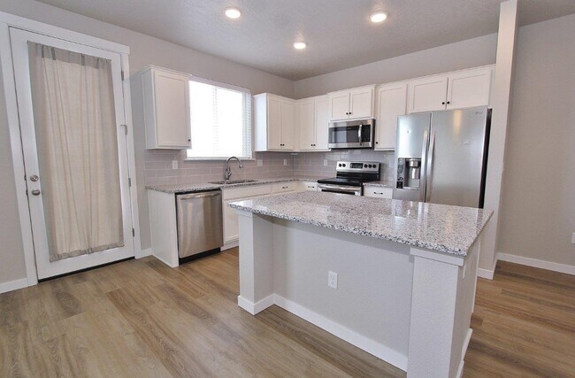 Building Photo - 496 N Tessa Ln