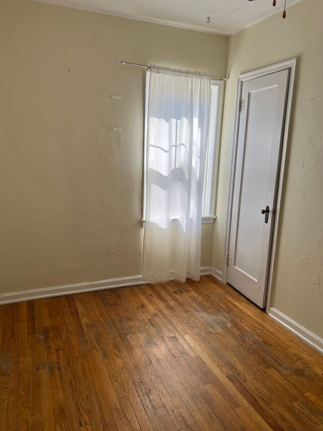 Building Photo - Charming 5 Bed, 2 bath home in the heart o...