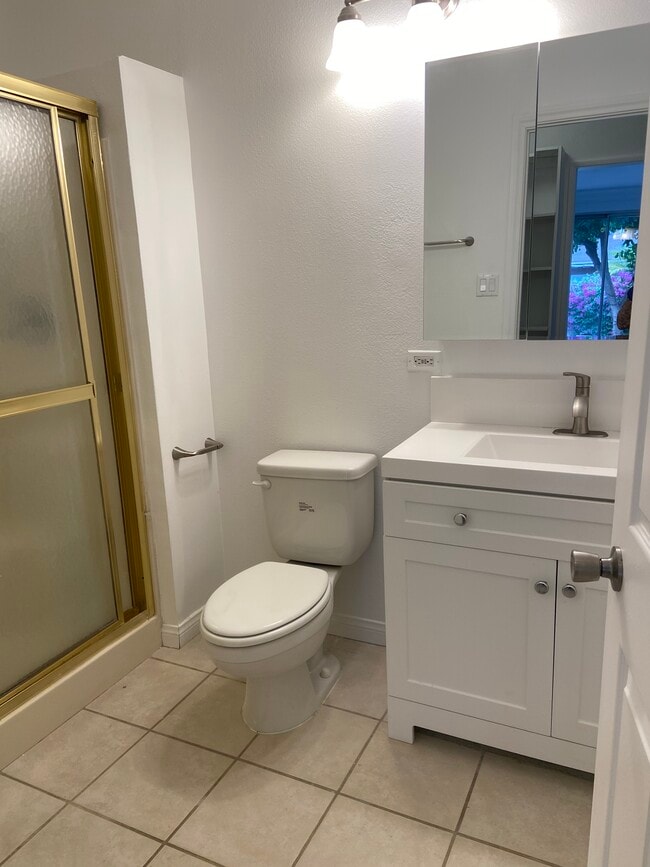 Master bath - 5016 Enfield Ave