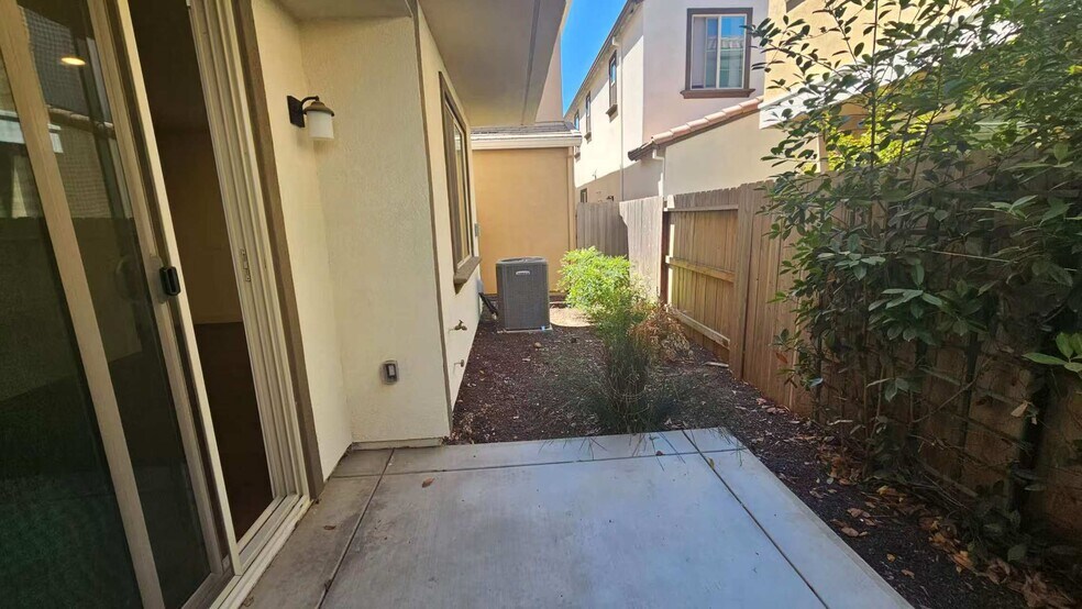 Building Photo - 10582 Trill Way