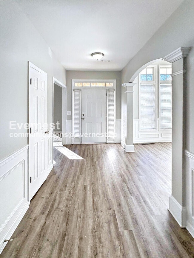 Building Photo - 2768 Summit Pkwy SW