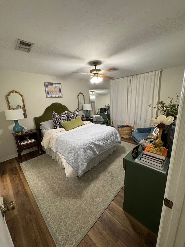 Building Photo - Family Friendly 2 Bedroom Duplex Available In Tallahassee NOW