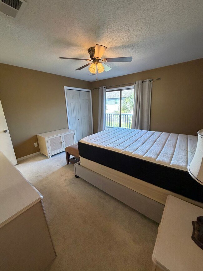 Building Photo - Coastal Living in the Heart of Destin