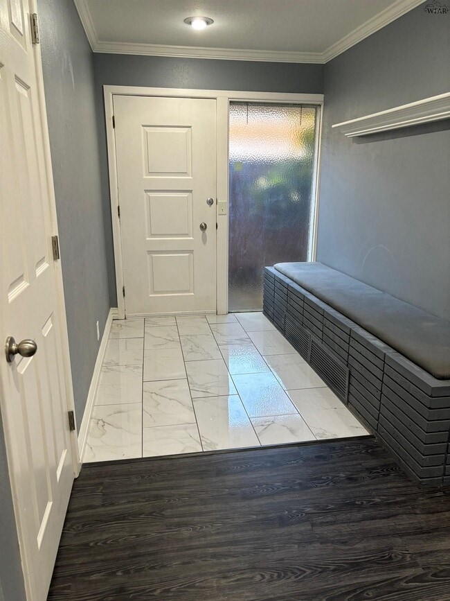 Building Photo - 2627 Bretton Rd