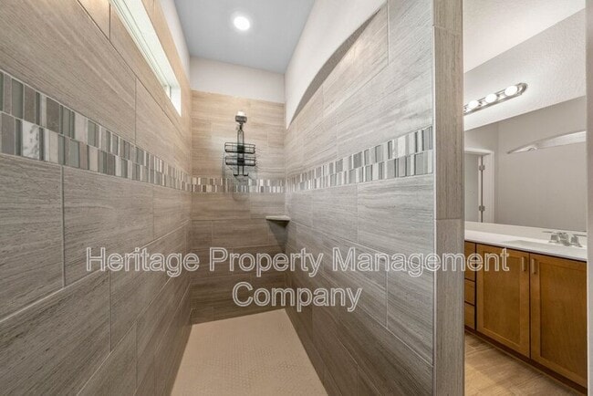 Building Photo - 148 Sambar Main
