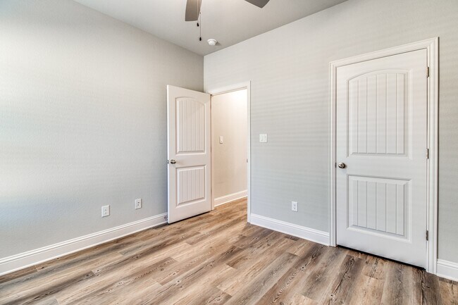 Building Photo - 2808 Orchid Dr
