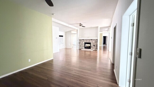 Building Photo - 25001 Rim Rock Rd