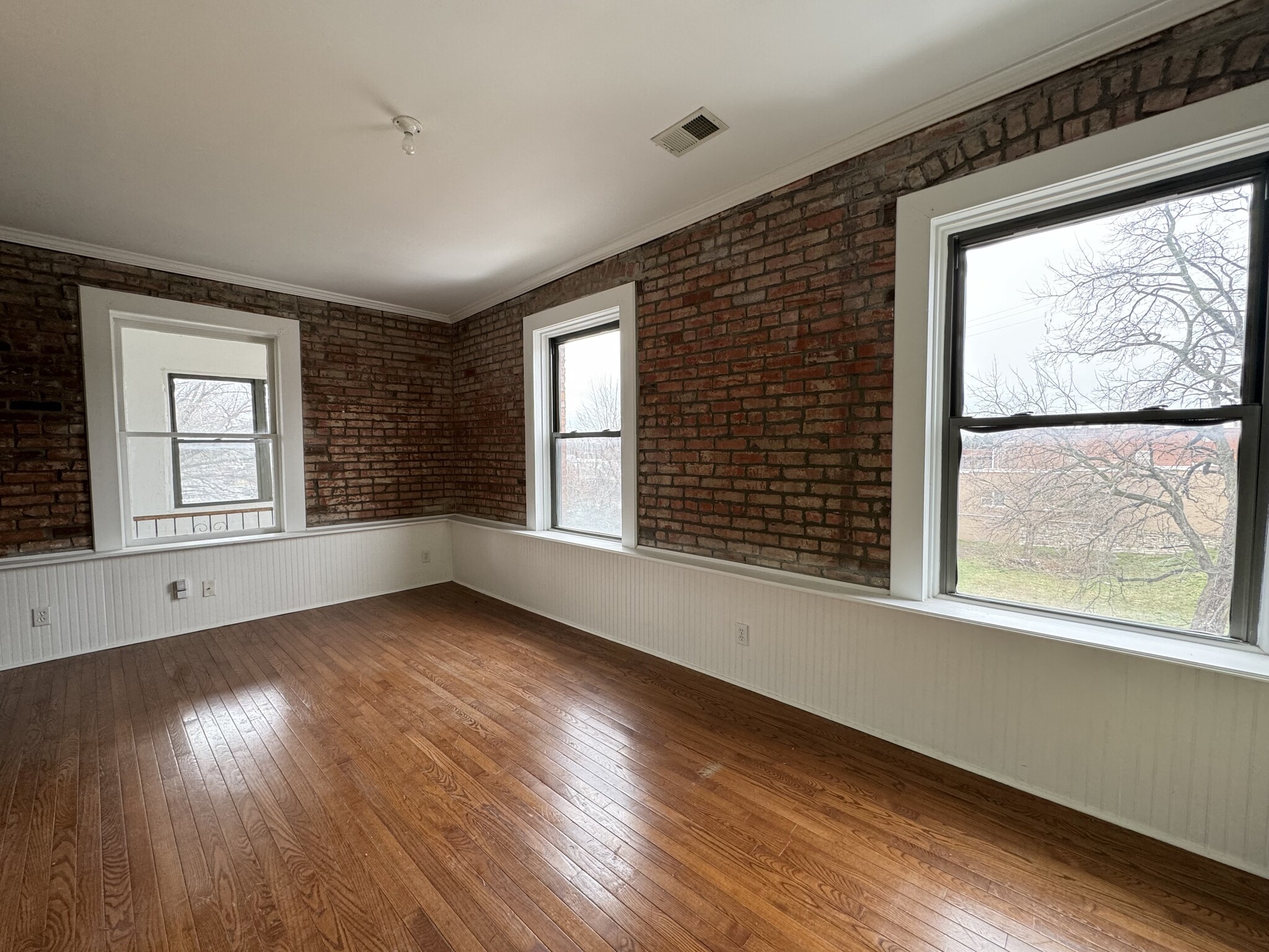 Building Photo - 501 N 6th St