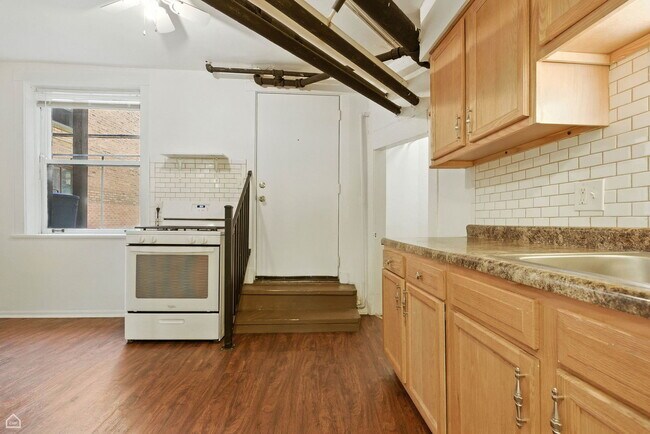 Building Photo - 5104 S Kimbark Ave