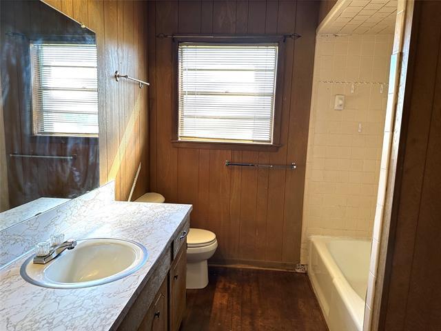 Building Photo - 706 Manson St