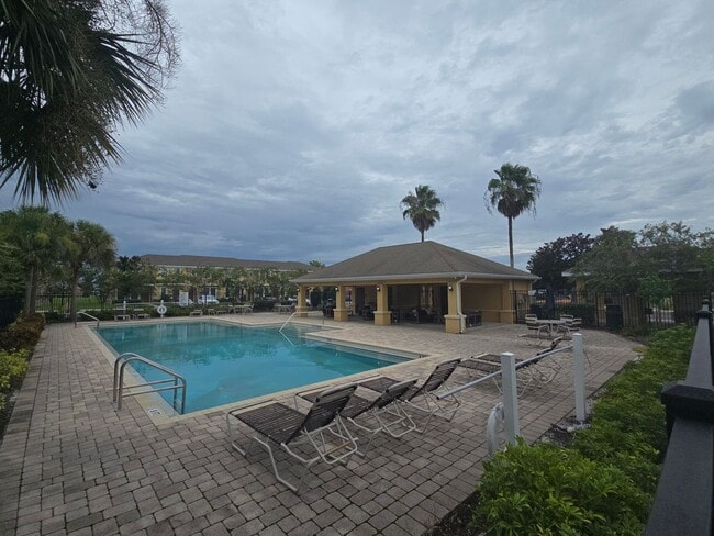 Building Photo - Beautiful 2/2.5 ***All included*** Interne...