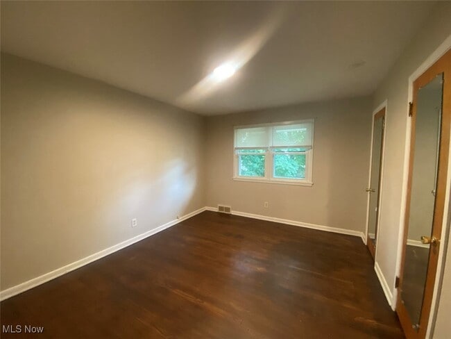 Building Photo - 456 Sunset View Dr