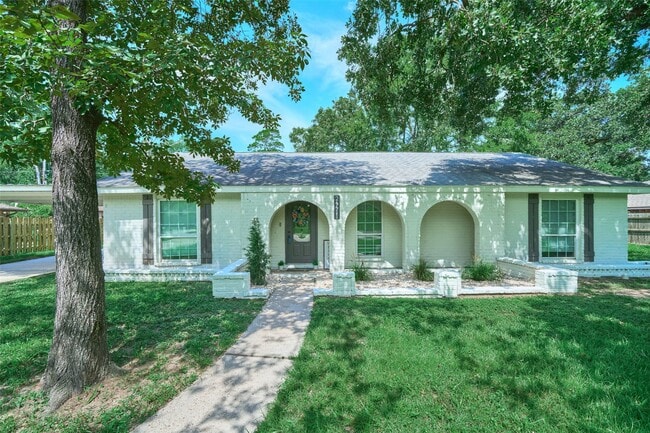Building Photo - 24411 Pine Canyon Dr