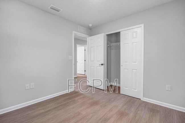 Building Photo - 5460 Amazon Ave