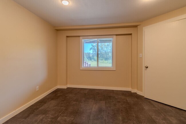 Building Photo - 7825 S Lake Leelanau Dr