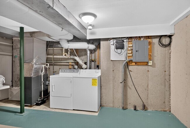Building Photo - 128 Parker St