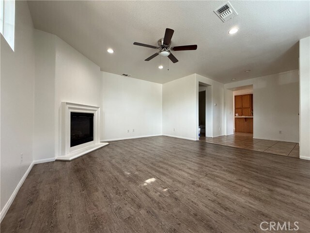 Building Photo - 506 N Placer Privado