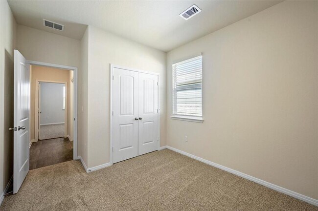 Building Photo - 224 Kickapoo Ln