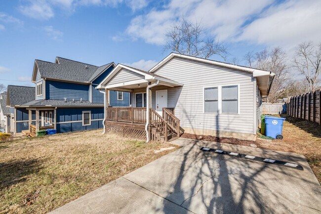 Primary Photo - Newly-Updated 3-Bedroom Home in West Ashev...
