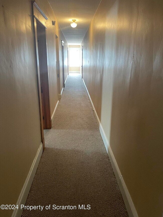 Building Photo - 1312 Main St