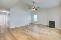 Building Photo - 2 Bedroom/ 2 Bath Condo