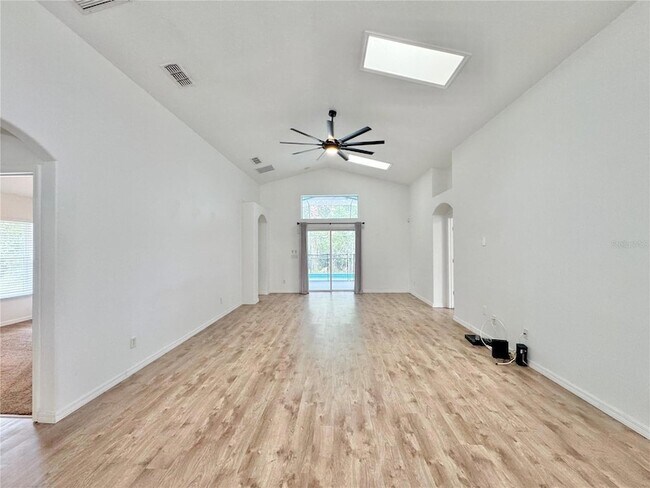 Building Photo - 502 Viola Dr