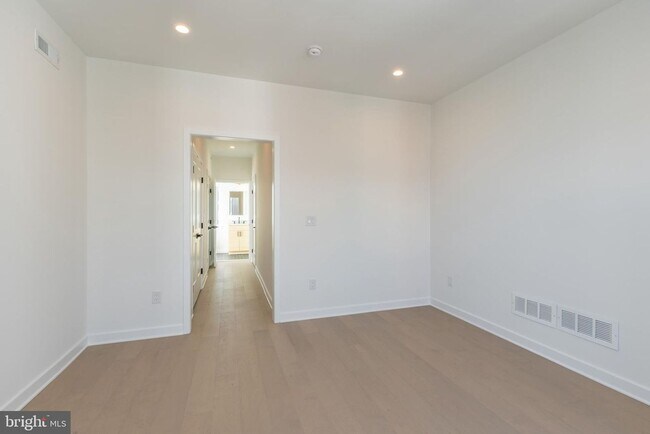 Building Photo - 1509 S Bambrey St