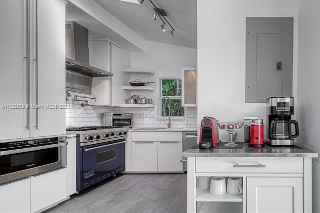 Building Photo - 4000 Kumquat Ave