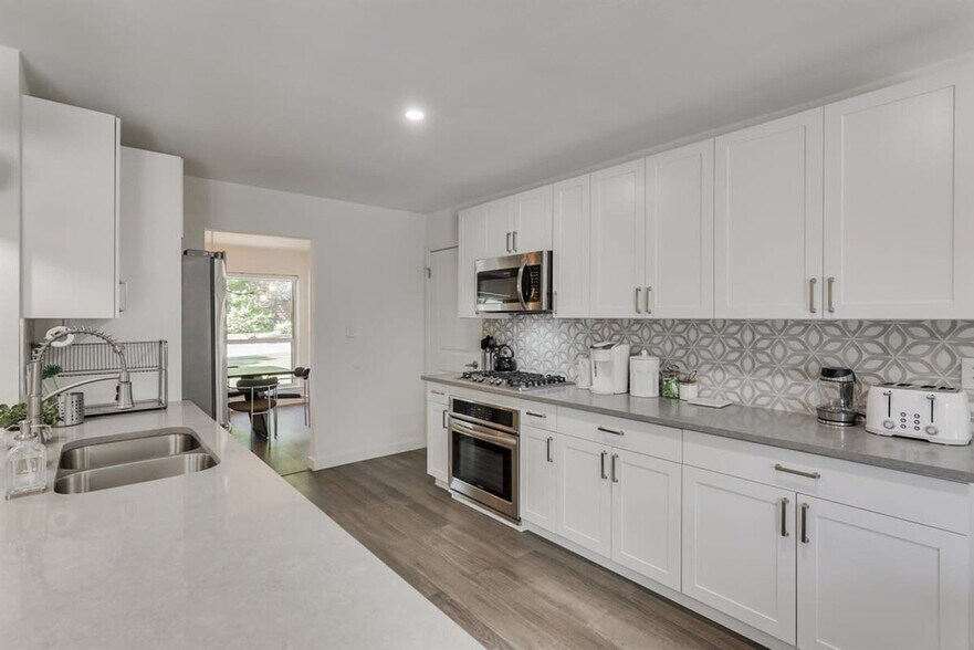 Building Photo - 4224 Shady Bend Dr