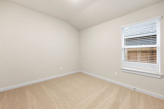 Building Photo - 6611 Castella Dr
