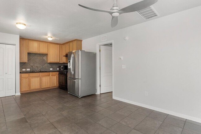 Building Photo - 1600 Arbor Knot Dr