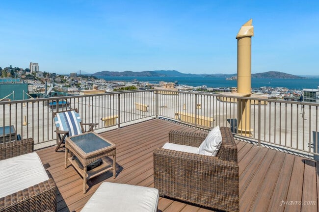 Building Photo - 383 Lombard St