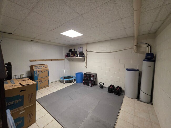 Building Photo - Welcome to Your Dream Retreat!