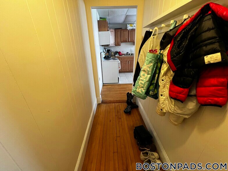 Building Photo - 439 Cambridge St