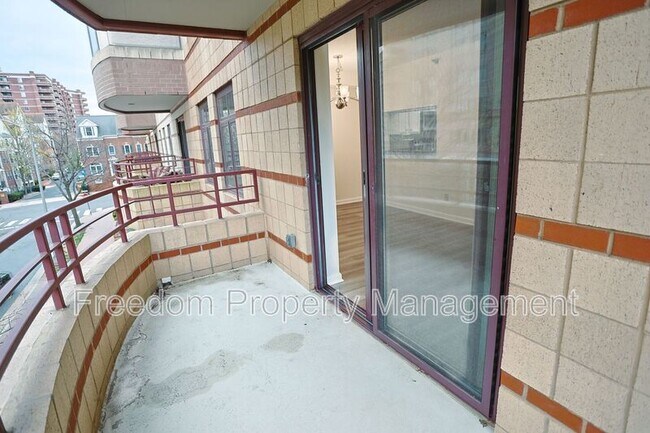 Building Photo - 2400 Clarendon Blvd