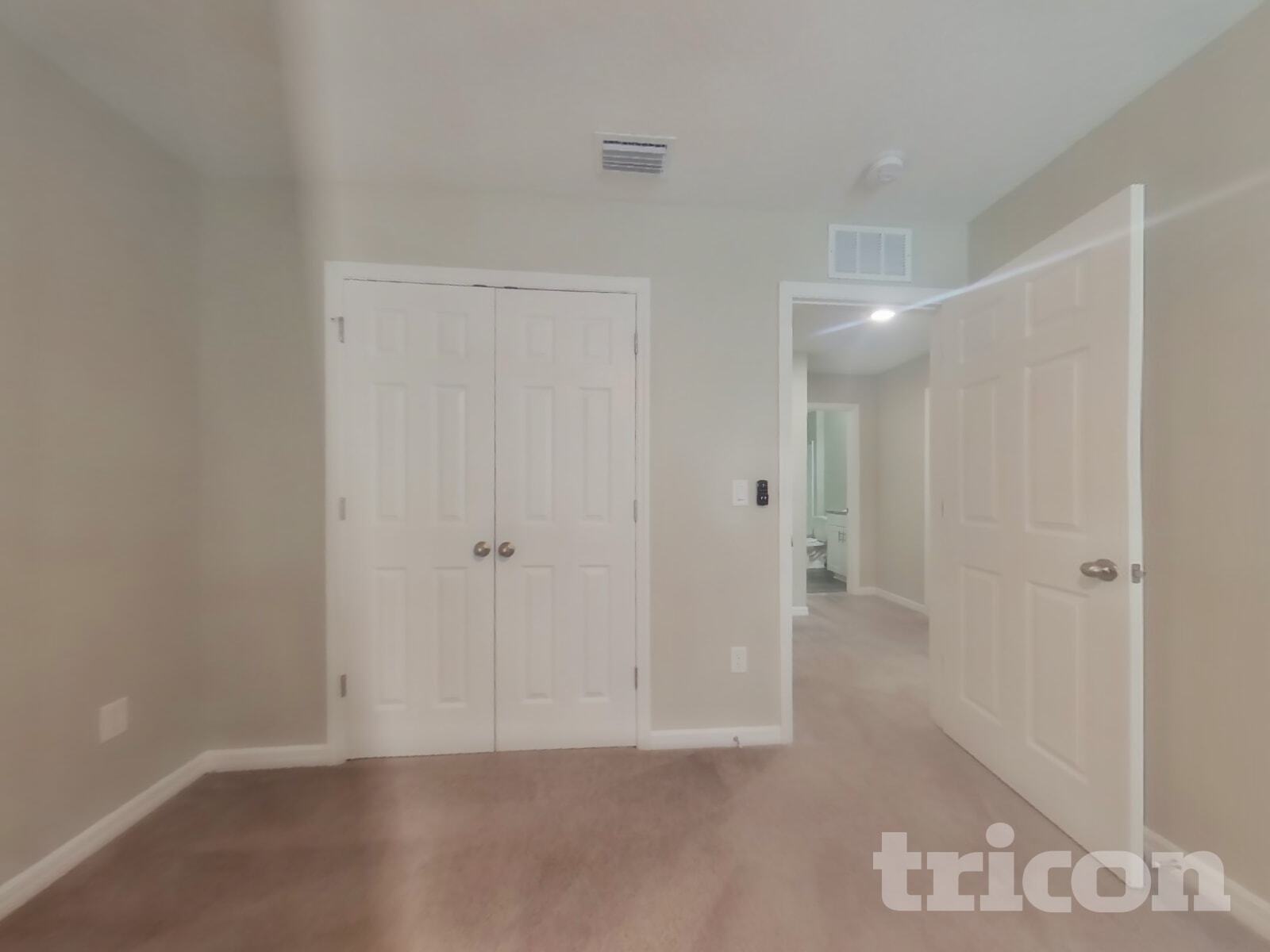 Building Photo - 12930 Oak Hill Way