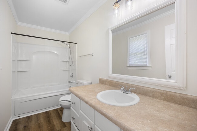 Building Photo - 111 Forest View Dr