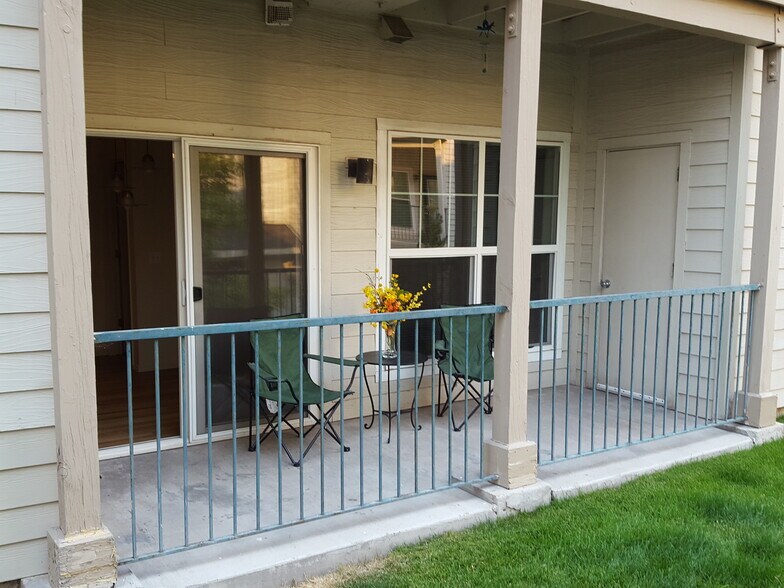 Private patio, storage closet - 900 Bitner Rd