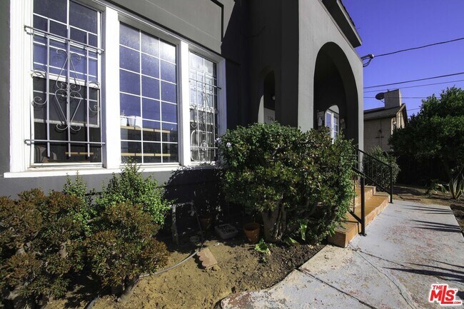 Building Photo - 134 S Mountain View Ave