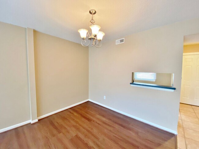 Building Photo - Amazing 2 Bedroom Townhome in Washington Square! Available 03-06-26! All Appliances Convey!