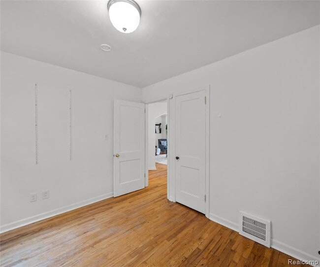 Building Photo - 2017 Harding Ave