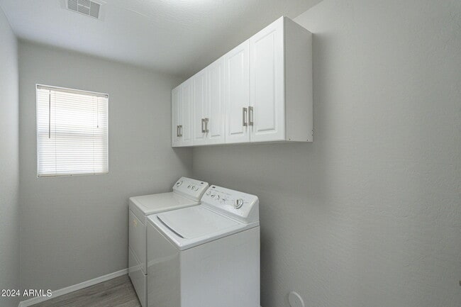 Building Photo - 6326 W El Cortez Pl