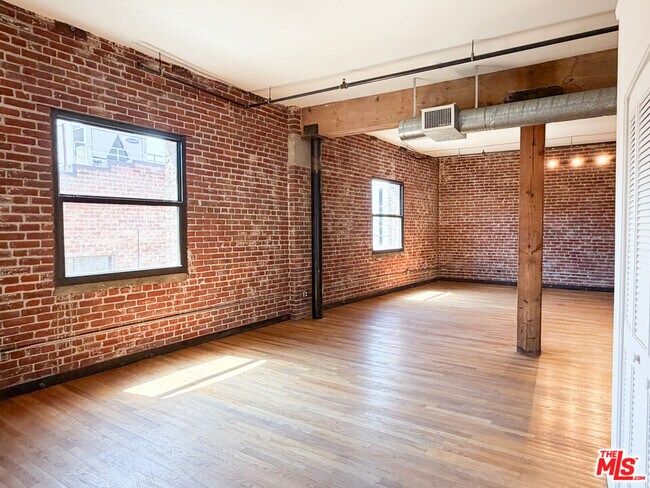 Building Photo - 215 S Santa Fe Ave