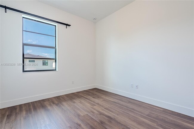 Building Photo - 1427 SW 23rd St