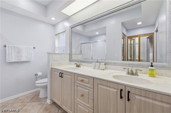 Building Photo - 5778 Greenwood Cir